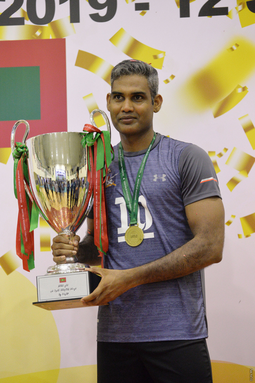 ޖެނުއަރީ 12، 2020: އެންމެ ފަހުގެ ޗެމްޕިއަން ޕޮލިސް ކުލަބު 2-3 ސެޓުން ބަލިކޮށް ދިވެހި ސިފައިންގެ ކުލަބުން ގައުމީ ވޮލީ ބޯޅަ މުބާރާތް ކާމިޔާބު ކުރުން -- ސަން ފޮޓޯ/ ފަޔާޒު މޫސާ