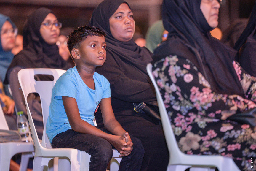 ޖެނުއަރީ 14، 2020: މަޝްހޫރު ދީނީ އިލްމުވެރިޔާ މުފްތީ އިސްމާއިލް މެންކް ރާއްޖެއަށް ކުރައްވަމުން ގެންދަވާ ދަތުރުފުޅުގައި  "ދީނީ ރިހެބިލިޓޭޝަން" ނަމުގައި އަލިމަސް ކާނިވަލުގައި ދެއްވި ދަރުސްގެ ތެރެއިން -- ސަން ފޮޓޯ/ ފަޔާޒު މޫސާ