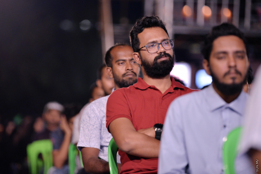 ޖެނުއަރީ 14، 2020: މަޝްހޫރު ދީނީ އިލްމުވެރިޔާ މުފްތީ އިސްމާއިލް މެންކް ރާއްޖެއަށް ކުރައްވަމުން ގެންދަވާ ދަތުރުފުޅުގައި  "ދީނީ ރިހެބިލިޓޭޝަން" ނަމުގައި އަލިމަސް ކާނިވަލުގައި ދެއްވި ދަރުސްގެ ތެރެއިން -- ސަން ފޮޓޯ/ ފަޔާޒު މޫސާ