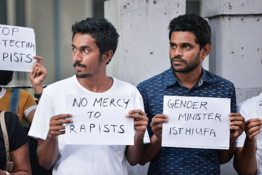 ޖެނުއަރީ 17، 2020: ކަނޑުހުޅުދޫގައި ދެ އަހަރު ނުވާ ތުއްތު އަންހެން ކުއްޖަކު ޖިންސީ އަނިޔާ ދީ ރޭޕް ކުރި މައްސަލައިގައި މާލޭގައި ކުރި އިހުތިޖާޖްގެ ތެރެއިން -- ސަން ފޮޓޯ/ ފަޔާޒު މޫސާ 