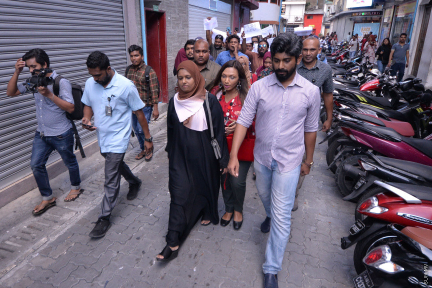 ޖެނުއަރީ 17، 2020: ކަނޑުހުޅުދޫގައި ދެ އަހަރު ނުވާ ތުއްތު އަންހެން ކުއްޖަކު ޖިންސީ އަނިޔާ ދީ ރޭޕް ކުރި މައްސަލައިގައި މާލޭގައި ކުރި އިހުތިޖާޖްގެ ތެރެއިން -- ސަން ފޮޓޯ/ ފަޔާޒު މޫސާ 