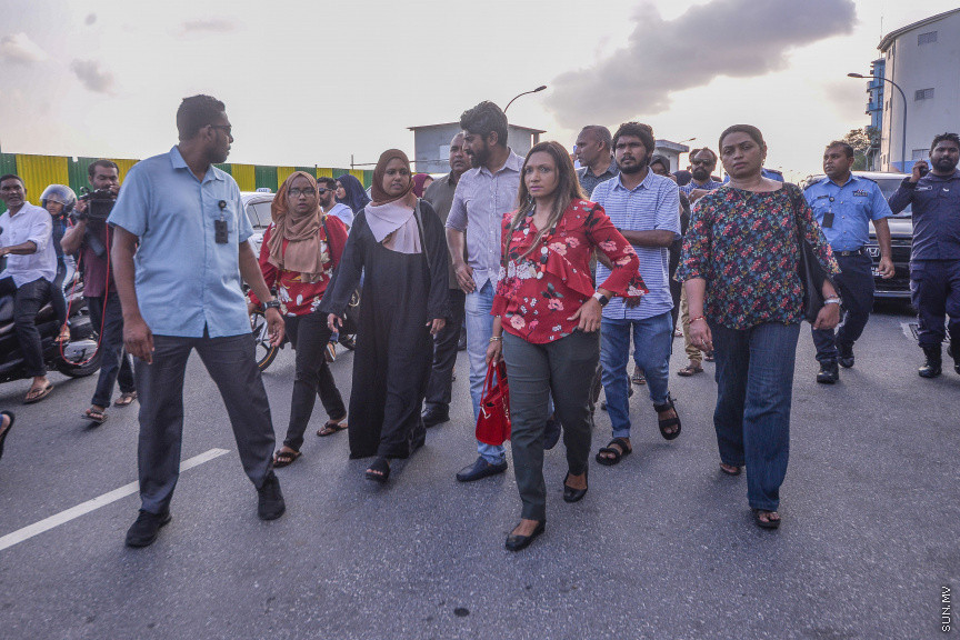 ޖެނުއަރީ 17، 2020: ކަނޑުހުޅުދޫގައި ދެ އަހަރު ނުވާ ތުއްތު އަންހެން ކުއްޖަކު ޖިންސީ އަނިޔާ ދީ ރޭޕް ކުރި މައްސަލައިގައި މާލޭގައި ކުރި އިހުތިޖާޖްގެ ތެރެއިން -- ސަން ފޮޓޯ/ ފަޔާޒު މޫސާ 