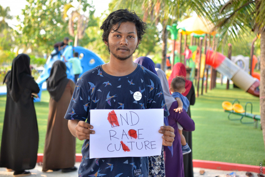 ޖެނުއަރީ 24، 2020: ކުޑަ ކުދިންނަށް ކުރާ ޖިންސީ ގޯނާއާ ދެކޮޅަށް ށ. ފުނަދޫގައި ހަވީރު ބޭއްވި ހަރަކާތުގެ ތެރެއިން: މި ހަރަކާތުގައި ވަނީ ޖިންސީ ގޯނާއަށް ހޭލުންތެރިކުރުމުގެ ގޮތުން މައުލޫމާތު ދީފައި އަދި ޖިންސީ ގޯނާއާ ދެކޮޅަށް ރަށުގެ ހުރިހާ އުމުރެއްގެ މީހުން ބައިވެރިވި ހިނގާލުމެއް ވަނީ ބާއްވާފައި --- ސަން ފޮޓޯ/ މުހައްމަދު އަފްރާހް