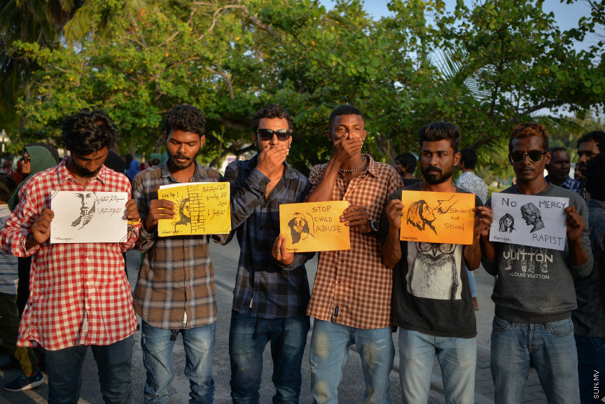 ޖެނުއަރީ 24، 2020: ކުޑަ ކުދިންނަށް ކުރާ ޖިންސީ ގޯނާއާ ދެކޮޅަށް ށ. ފުނަދޫގައި ހަވީރު ބޭއްވި ހަރަކާތުގެ ތެރެއިން: މި ހަރަކާތުގައި ވަނީ ޖިންސީ ގޯނާއަށް ހޭލުންތެރިކުރުމުގެ ގޮތުން މައުލޫމާތު ދީފައި އަދި ޖިންސީ ގޯނާއާ ދެކޮޅަށް ރަށުގެ ހުރިހާ އުމުރެއްގެ މީހުން ބައިވެރިވި ހިނގާލުމެއް ވަނީ ބާއްވާފައި --- ސަން ފޮޓޯ/ މުހައްމަދު އަފްރާހް
