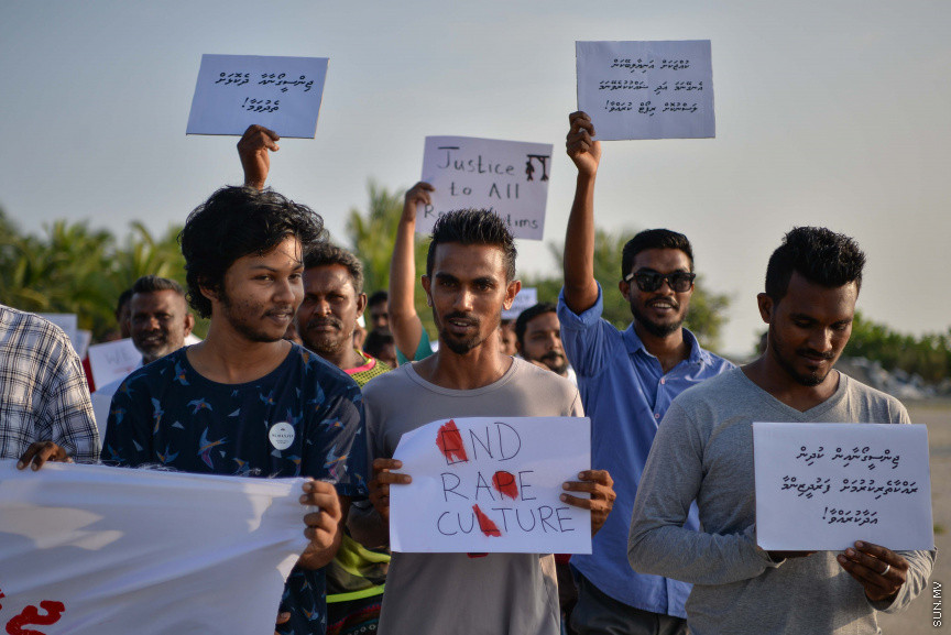 ޖެނުއަރީ 24، 2020: ކުޑަ ކުދިންނަށް ކުރާ ޖިންސީ ގޯނާއާ ދެކޮޅަށް ށ. ފުނަދޫގައި ހަވީރު ބޭއްވި ހަރަކާތުގެ ތެރެއިން: މި ހަރަކާތުގައި ވަނީ ޖިންސީ ގޯނާއަށް ހޭލުންތެރިކުރުމުގެ ގޮތުން މައުލޫމާތު ދީފައި އަދި ޖިންސީ ގޯނާއާ ދެކޮޅަށް ރަށުގެ ހުރިހާ އުމުރެއްގެ މީހުން ބައިވެރިވި ހިނގާލުމެއް ވަނީ ބާއްވާފައި --- ސަން ފޮޓޯ/ މުހައްމަދު އަފްރާހް