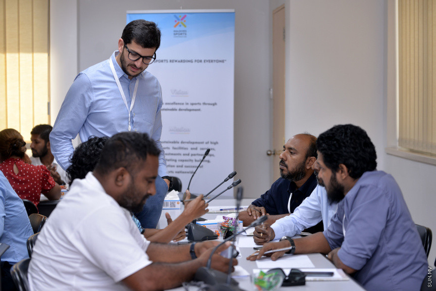 ޖެނުއަރީ 28، 2020: މޯލްޑިވްސް ސްޕޯޓްސް ކޯޕަރޭޝަނުން އިސްނަގައިގެން ސްޓެލްކޯ ހޯލްގައި ކުރިއަށް ދާ މާކެޓިންގް އާއި ސްޕޮންސާޝިޕްގެ ހާއްސަ ވޯކްޝޮޕްގެ ތެރެއިން -- ސަން ފޮޓޯ/ ފަޔާޒު މޫސާ