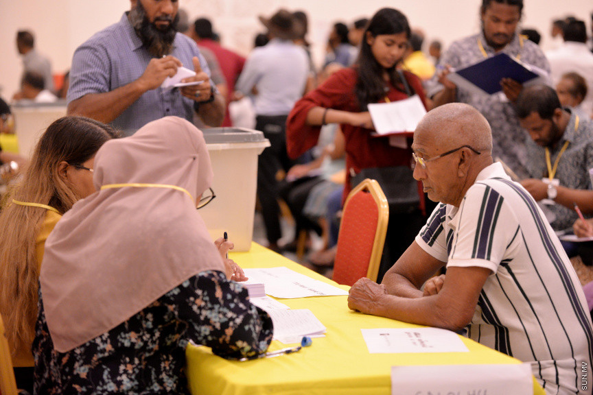 ޖެނުއަރީ 31، 2020: ވެރިކަން ކުރާ މައި ޕާޓީ، އެމްޑީޕީގެ ލޯކަލް ކައުންސިލް އިންތިހާބުގެ ޕްރައިމަރީގެ ވޯޓުލުމުގެ ތެރެއިން: މި ޕްރައިމަރީގައި ވޯޓު ދިނުމުގެ ހައްގު 90،000 އަށް ވުރެ ގިނަ މީހުންނަށް ވަނީ ލިބިފަ -- ސަން ފޮޓޯ/ ފަޔާޒު މޫސާ