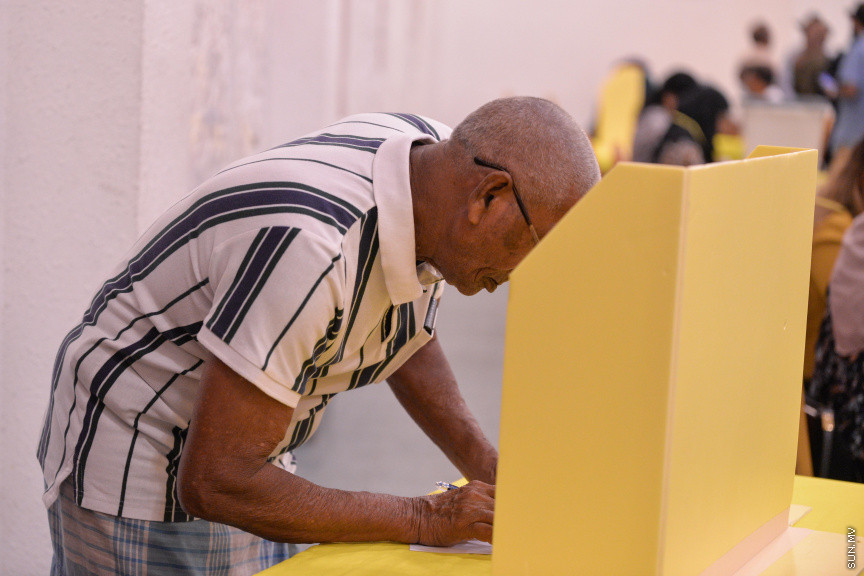 ޖެނުއަރީ 31، 2020: ވެރިކަން ކުރާ މައި ޕާޓީ، އެމްޑީޕީގެ ލޯކަލް ކައުންސިލް އިންތިހާބުގެ ޕްރައިމަރީގެ ވޯޓުލުމުގެ ތެރެއިން: މި ޕްރައިމަރީގައި ވޯޓު ދިނުމުގެ ހައްގު 90،000 އަށް ވުރެ ގިނަ މީހުންނަށް ވަނީ ލިބިފަ -- ސަން ފޮޓޯ/ ފަޔާޒު މޫސާ