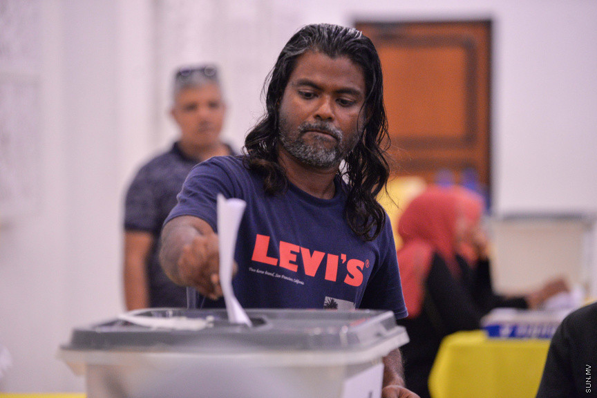 ޖެނުއަރީ 31، 2020: ވެރިކަން ކުރާ މައި ޕާޓީ، އެމްޑީޕީގެ ލޯކަލް ކައުންސިލް އިންތިހާބުގެ ޕްރައިމަރީގެ ވޯޓުލުމުގެ ތެރެއިން: މި ޕްރައިމަރީގައި ވޯޓު ދިނުމުގެ ހައްގު 90،000 އަށް ވުރެ ގިނަ މީހުންނަށް ވަނީ ލިބިފަ -- ސަން ފޮޓޯ/ ފަޔާޒު މޫސާ