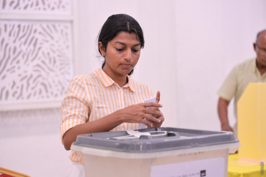 ޖެނުއަރީ 31، 2020: ވެރިކަން ކުރާ މައި ޕާޓީ، އެމްޑީޕީގެ ލޯކަލް ކައުންސިލް އިންތިހާބުގެ ޕްރައިމަރީގެ ވޯޓުލުމުގެ ތެރެއިން: މި ޕްރައިމަރީގައި ވޯޓު ދިނުމުގެ ހައްގު 90،000 އަށް ވުރެ ގިނަ މީހުންނަށް ވަނީ ލިބިފަ -- ސަން ފޮޓޯ/ ފަޔާޒު މޫސާ