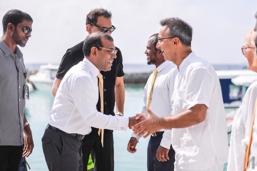 ފެބްރުއަރީ 3، 2020: ސޮނޭވާފުއްޓާއި އަދި އިތުރު ޖަމިއްޔާއެއް ގުޅިގެން ބ. މާޅޮހުގައި ގާއިމުކުރި "އީކޯ ސެންޓްރޯ" ހުޅުވުމަށް މާޅޮހުގައި ބޭއްވި ހާއްސަ ރަސްމިއްޔާތުގެ ތެރެއިން: މި ސެންޓްރޯ ހުޅުވައިދެއްވީ މަޖިލިސް ރައީސް މުހައްމަދު ނަޝީދު -- ސަން ފޮޓޯ: ފަޔާޒު މޫސާ