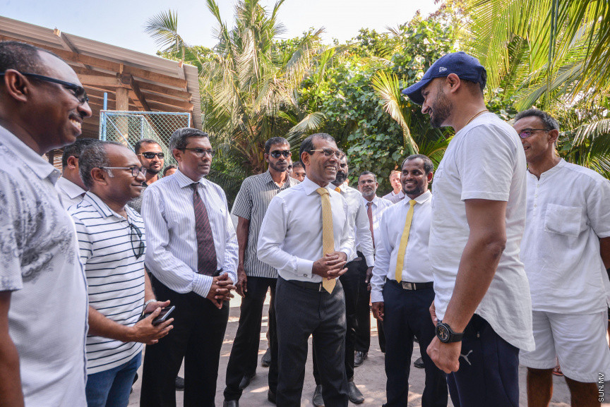 ފެބްރުއަރީ 3، 2020: ސޮނޭވާފުއްޓާއި އަދި އިތުރު ޖަމިއްޔާއެއް ގުޅިގެން ބ. މާޅޮހުގައި ގާއިމުކުރި "އީކޯ ސެންޓްރޯ" ހުޅުވުމަށް މާޅޮހުގައި ބޭއްވި ހާއްސަ ރަސްމިއްޔާތުގެ ތެރެއިން: މި ސެންޓްރޯ ހުޅުވައިދެއްވީ މަޖިލިސް ރައީސް މުހައްމަދު ނަޝީދު -- ސަން ފޮޓޯ: ފަޔާޒު މޫސާ