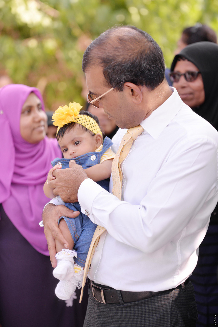 ފެބްރުއަރީ 3، 2020: ސޮނޭވާފުއްޓާއި އަދި އިތުރު ޖަމިއްޔާއެއް ގުޅިގެން ބ. މާޅޮހުގައި ގާއިމުކުރި "އީކޯ ސެންޓްރޯ" ހުޅުވުމަށް މާޅޮހުގައި ބޭއްވި ހާއްސަ ރަސްމިއްޔާތުގެ ތެރެއިން: މި ސެންޓްރޯ ހުޅުވައިދެއްވީ މަޖިލިސް ރައީސް މުހައްމަދު ނަޝީދު -- ސަން ފޮޓޯ: ފަޔާޒު މޫސާ
