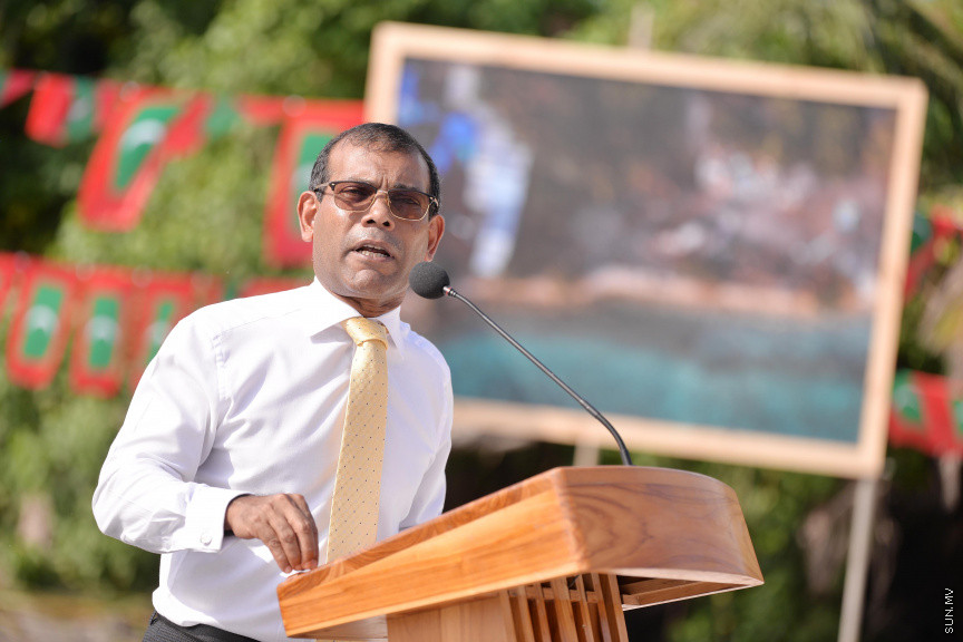 ފެބްރުއަރީ 3، 2020: ސޮނޭވާފުއްޓާއި އަދި އިތުރު ޖަމިއްޔާއެއް ގުޅިގެން ބ. މާޅޮހުގައި ގާއިމުކުރި "އީކޯ ސެންޓްރޯ" ހުޅުވުމަށް މާޅޮހުގައި ބޭއްވި ހާއްސަ ރަސްމިއްޔާތުގެ ތެރެއިން: މި ސެންޓްރޯ ހުޅުވައިދެއްވީ މަޖިލިސް ރައީސް މުހައްމަދު ނަޝީދު -- ސަން ފޮޓޯ: ފަޔާޒު މޫސާ
