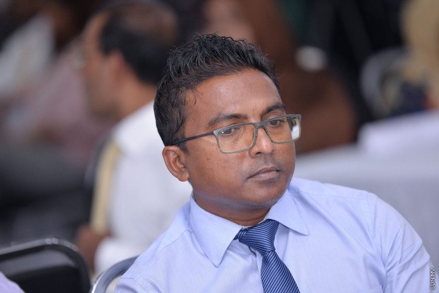 ފެބްރުއަރީ 4، 2020: ކައުންސިލް އިންތިޚާބާއި އަންހެނުންގެ ތަރައްގީ އަށް މަސައްކަތްކުރާ ކޮމިޓީގެ އިންތިޚާބު އިއުލާންކުރަން އިލެކްޝަން ކޮމިޝަންގައި ބޭއްވި ރަސްމިއްޔާތުގެ ތެރެއިން: މި ރަސްމިއްޔާތުގައި މަޖިލިސް ރައީސް އަދި، ސިޔާސީ ޕާޓީތަކުގެ އިސްވެރިންނާއި، މަޖިލިސް މެމްބަރުން ބައިވެރި ވެޑައިގެންނެވި -- ސަން ފޮޓޯ/ ފަޔާޒު މޫސާ