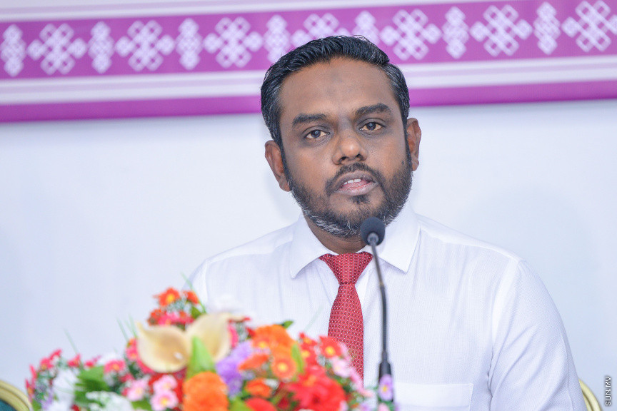 ފެބްރުއަރީ 4، 2020: ކައުންސިލް އިންތިޚާބާއި އަންހެނުންގެ ތަރައްގީ އަށް މަސައްކަތްކުރާ ކޮމިޓީގެ އިންތިޚާބު އިއުލާންކުރަން އިލެކްޝަން ކޮމިޝަންގައި ބޭއްވި ރަސްމިއްޔާތުގެ ތެރެއިން: މި ރަސްމިއްޔާތުގައި މަޖިލިސް ރައީސް އަދި، ސިޔާސީ ޕާޓީތަކުގެ އިސްވެރިންނާއި، މަޖިލިސް މެމްބަރުން ބައިވެރި ވެޑައިގެންނެވި -- ސަން ފޮޓޯ/ ފަޔާޒު މޫސާ