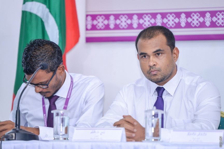 ފެބްރުއަރީ 4، 2020: ކައުންސިލް އިންތިޚާބާއި އަންހެނުންގެ ތަރައްގީ އަށް މަސައްކަތްކުރާ ކޮމިޓީގެ އިންތިޚާބު އިއުލާންކުރަން އިލެކްޝަން ކޮމިޝަންގައި ބޭއްވި ރަސްމިއްޔާތުގެ ތެރެއިން: މި ރަސްމިއްޔާތުގައި މަޖިލިސް ރައީސް އަދި، ސިޔާސީ ޕާޓީތަކުގެ އިސްވެރިންނާއި، މަޖިލިސް މެމްބަރުން ބައިވެރި ވެޑައިގެންނެވި -- ސަން ފޮޓޯ/ ފަޔާޒު މޫސާ