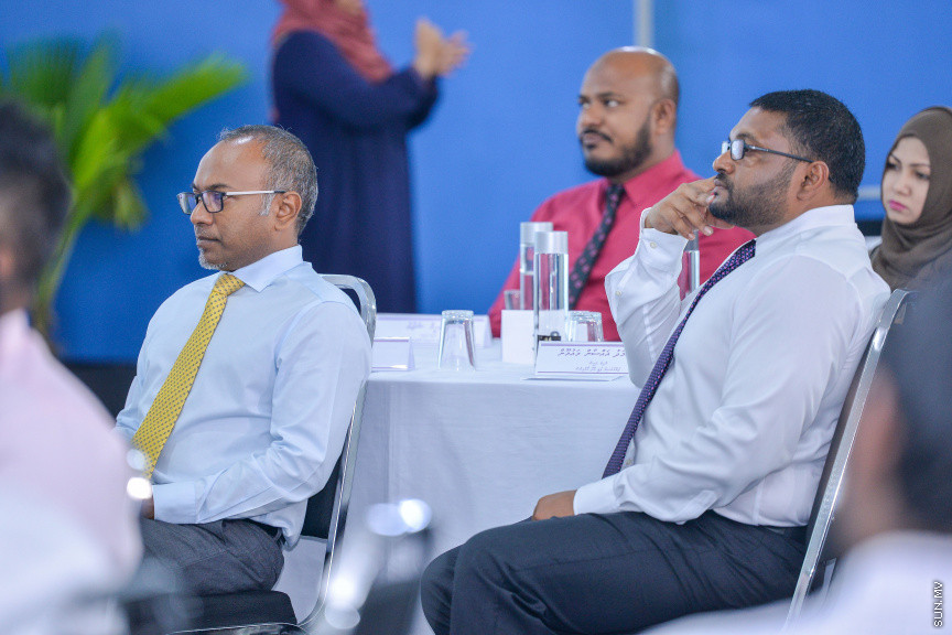 ފެބްރުއަރީ 4، 2020: ކައުންސިލް އިންތިޚާބާއި އަންހެނުންގެ ތަރައްގީ އަށް މަސައްކަތްކުރާ ކޮމިޓީގެ އިންތިޚާބު އިއުލާންކުރަން އިލެކްޝަން ކޮމިޝަންގައި ބޭއްވި ރަސްމިއްޔާތުގެ ތެރެއިން: މި ރަސްމިއްޔާތުގައި މަޖިލިސް ރައީސް އަދި، ސިޔާސީ ޕާޓީތަކުގެ އިސްވެރިންނާއި، މަޖިލިސް މެމްބަރުން ބައިވެރި ވެޑައިގެންނެވި -- ސަން ފޮޓޯ/ ފަޔާޒު މޫސާ
