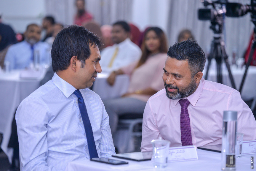 ފެބްރުއަރީ 4، 2020: ކައުންސިލް އިންތިޚާބާއި އަންހެނުންގެ ތަރައްގީ އަށް މަސައްކަތްކުރާ ކޮމިޓީގެ އިންތިޚާބު އިއުލާންކުރަން އިލެކްޝަން ކޮމިޝަންގައި ބޭއްވި ރަސްމިއްޔާތުގެ ތެރެއިން: މި ރަސްމިއްޔާތުގައި މަޖިލިސް ރައީސް އަދި، ސިޔާސީ ޕާޓީތަކުގެ އިސްވެރިންނާއި، މަޖިލިސް މެމްބަރުން ބައިވެރި ވެޑައިގެންނެވި -- ސަން ފޮޓޯ/ ފަޔާޒު މޫސާ