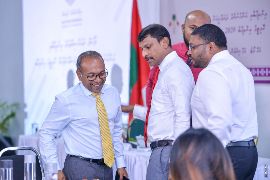 ފެބްރުއަރީ 4، 2020: ކައުންސިލް އިންތިޚާބާއި އަންހެނުންގެ ތަރައްގީ އަށް މަސައްކަތްކުރާ ކޮމިޓީގެ އިންތިޚާބު އިއުލާންކުރަން އިލެކްޝަން ކޮމިޝަންގައި ބޭއްވި ރަސްމިއްޔާތުގެ ތެރެއިން: މި ރަސްމިއްޔާތުގައި މަޖިލިސް ރައީސް އަދި، ސިޔާސީ ޕާޓީތަކުގެ އިސްވެރިންނާއި، މަޖިލިސް މެމްބަރުން ބައިވެރި ވެޑައިގެންނެވި -- ސަން ފޮޓޯ/ ފަޔާޒު މޫސާ
