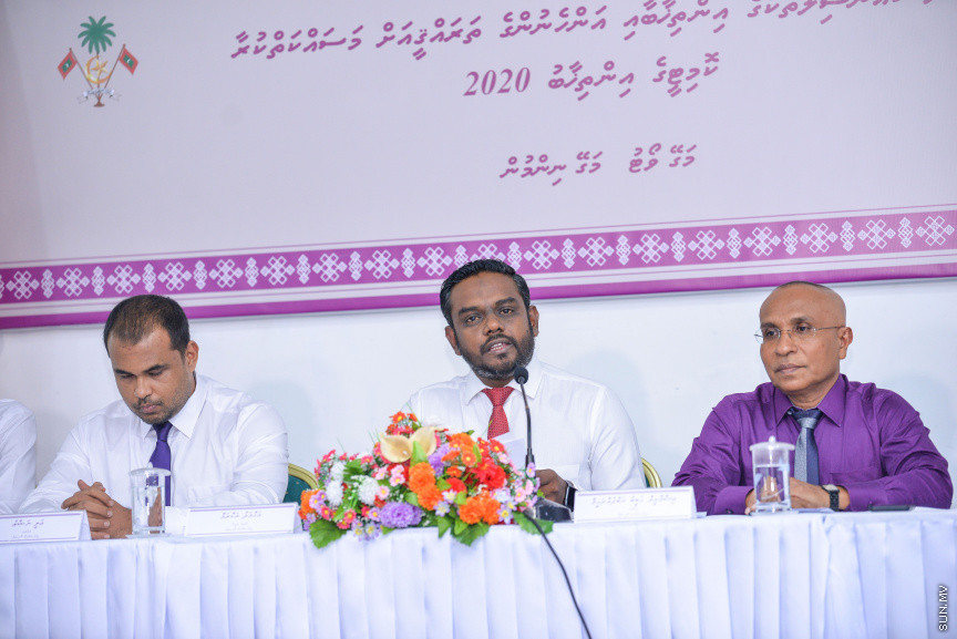 ފެބްރުއަރީ 4، 2020: ކައުންސިލް އިންތިޚާބާއި އަންހެނުންގެ ތަރައްގީ އަށް މަސައްކަތްކުރާ ކޮމިޓީގެ އިންތިޚާބު އިއުލާންކުރަން އިލެކްޝަން ކޮމިޝަންގައި ބޭއްވި ރަސްމިއްޔާތުގެ ތެރެއިން: މި ރަސްމިއްޔާތުގައި މަޖިލިސް ރައީސް އަދި، ސިޔާސީ ޕާޓީތަކުގެ އިސްވެރިންނާއި، މަޖިލިސް މެމްބަރުން ބައިވެރި ވެޑައިގެންނެވި -- ސަން ފޮޓޯ/ ފަޔާޒު މޫސާ