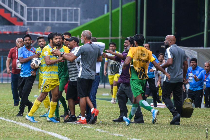 ފެބްރުއަރީ 12، 2020: އޭއެފްސީ ކަޕްގެ ޕްރިލިމިނަރީ ބުރުގެ ދެވަނަ ލެގުގައި ރާއްޖޭގެ މާޒިޔާއާއި ބަންގްލަދޭޝްގެ ޑާކާ އަބަހާނީ ބައްދަލުކުރި މެޗުގެ ތެރެއިން -- ސަން ފޮޓޯ/ ފަޔާޒު މޫސާ