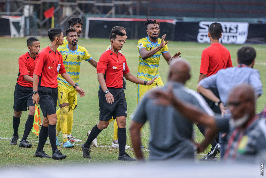 ފެބްރުއަރީ 12، 2020: އޭއެފްސީ ކަޕްގެ ޕްރިލިމިނަރީ ބުރުގެ ދެވަނަ ލެގުގައި ރާއްޖޭގެ މާޒިޔާއާއި ބަންގްލަދޭޝްގެ ޑާކާ އަބަހާނީ ބައްދަލުކުރި މެޗުގެ ތެރެއިން -- ސަން ފޮޓޯ/ ފަޔާޒު މޫސާ