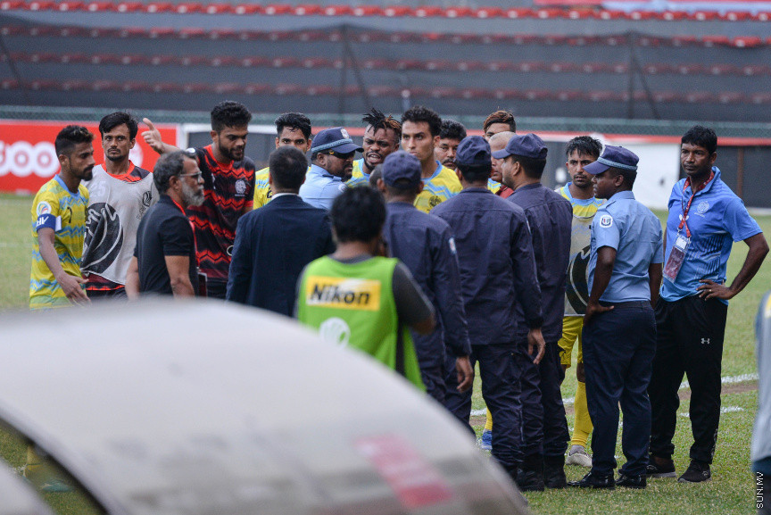 ފެބްރުއަރީ 12، 2020: އޭއެފްސީ ކަޕްގެ ޕްރިލިމިނަރީ ބުރުގެ ދެވަނަ ލެގުގައި ރާއްޖޭގެ މާޒިޔާއާއި ބަންގްލަދޭޝްގެ ޑާކާ އަބަހާނީ ބައްދަލުކުރި މެޗުގެ ތެރެއިން -- ސަން ފޮޓޯ/ ފަޔާޒު މޫސާ