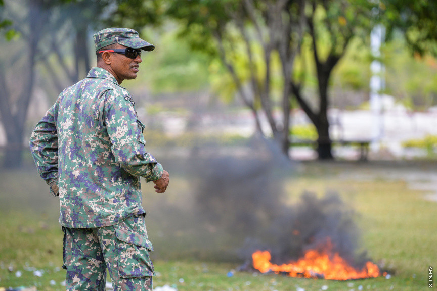 ފެބްރުއަރީ 13، 2020: އެމްއެންޑީއެފުން ހިންގާ "ބޮމްބް އެންޑް އިމްޕްރޮވައިޒްޑް އެކްސްޕްލޯސިވް ޑިވައިސް ޑިސްޕޯސަލް ޓްރޭނިންގ އެޑްވާންސް ކޯސް" ގެ ފައިނަލް އެކްސްސައިޒްތައް ހުޅުމާލޭ ސެންޓްރަލް ޕާކްގައި ބޭއްވުން -- ސަން ފޮޓޯ/ ފަޔާޒު މޫސާ