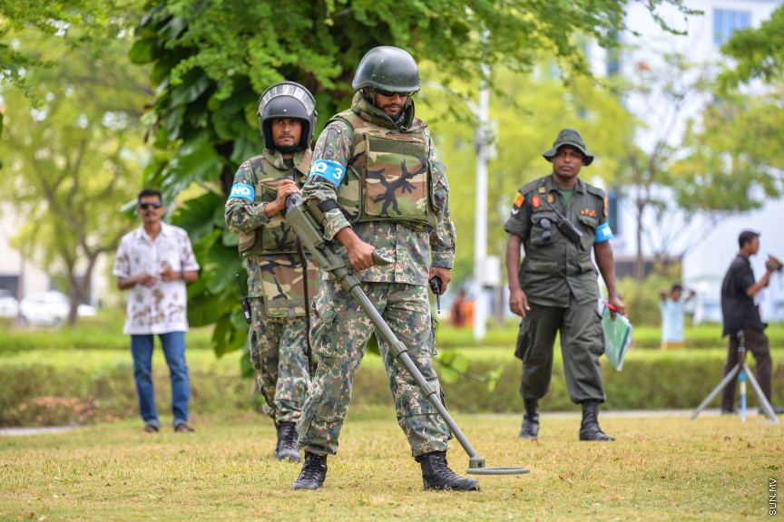 ފެބްރުއަރީ 13، 2020: އެމްއެންޑީއެފުން ހިންގާ "ބޮމްބް އެންޑް އިމްޕްރޮވައިޒްޑް އެކްސްޕްލޯސިވް ޑިވައިސް ޑިސްޕޯސަލް ޓްރޭނިންގ އެޑްވާންސް ކޯސް" ގެ ފައިނަލް އެކްސްސައިޒްތައް ހުޅުމާލޭ ސެންޓްރަލް ޕާކްގައި ބޭއްވުން -- ސަން ފޮޓޯ/ ފަޔާޒު މޫސާ