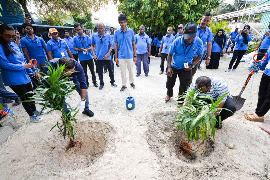 ފެބްރުއަރީ 15، 2020: "ސްޓެލްކޯ ރަށްފެހި" ޕްރޮގްރާމްގެ ދަށުން ތިލަފުށީގައި 3000 ގަސް އިންދުމަށް ބޭއްވި ހަފްލާގެ ތެރެއިން --- ސަން ފޮޓޯ/ ފަޔާޒު މޫސާ