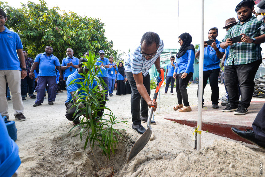 ފެބްރުއަރީ 15، 2020: "ސްޓެލްކޯ ރަށްފެހި" ޕްރޮގްރާމްގެ ދަށުން ތިލަފުށީގައި 3000 ގަސް އިންދުމަށް ބޭއްވި ހަފްލާގެ ތެރެއިން --- ސަން ފޮޓޯ/ ފަޔާޒު މޫސާ
