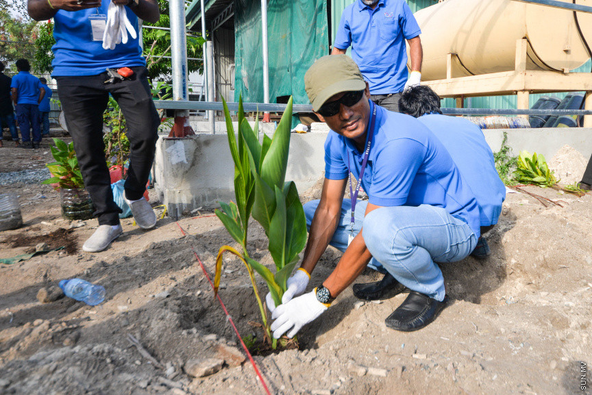 ފެބްރުއަރީ 15، 2020: "ސްޓެލްކޯ ރަށްފެހި" ޕްރޮގްރާމްގެ ދަށުން ތިލަފުށީގައި 3000 ގަސް އިންދުމަށް ބޭއްވި ހަފްލާގެ ތެރެއިން --- ސަން ފޮޓޯ/ ފަޔާޒު މޫސާ