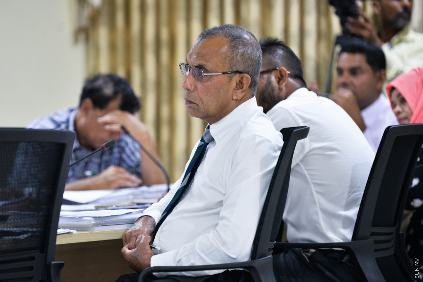 ނޮވެމްބަރ 17، 2020: މޯލްޑިވްސް އެއާޕޯޓްސް ކޮމްޕެނީ ލިމިޓެޑް (އެމްއޭސީއެލް) އިން ވެލާނާ އިންޓަނޭޝަނަލް އެއާޕޯޓުގައި ހަދާ އާ ސީޕްލޭން ޓާމިނަލްގެ މައްސަލައިގައި ރައްޔިތުންގެ މަޖިލީހުގެ މާލިއްޔަތު ކޮމިޓީއަށް ފިނޭންސް މިނިސްޓަރު އިބްރާހިމް އަމީރު ހާޒިރުކުރުން -- ސަން ފޮޓޯ/ ފަޔާޒު މޫސާ