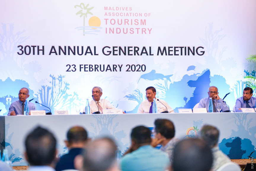 ފެބްރުއަރީ 23، 2020: ކުރުނބާ މޯލްޑިވްސްގައި ބޭއްވި މޯލްޑިވްސް އެސޯސިއޭޝަން އޮފް ޓޫރިޒަމް އިންޑަސްޓްރީ(މަޓީ)ގެ 30ވަނަ އަހަރީ އާންމު ޖަލްސާގެ ތެރެއިން -- ސަން ފޮޓޯ/ ފަޔާޒު މޫސާ