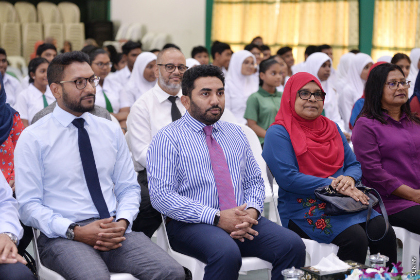 ފެބްރުއަރީ 24، 2020: ހިމަބިހި އަދި ރުބެއްލާއަށް ޑޯޒް ހަމަނުކުރާ ހުރިހާ ފަރާތްތަކަށް އަމާޒުކޮށްގެން "މަވެސް ޖަހައިފިން" ނަމުގައި ގައުމީ ފެންވަރުގެ ވެކްސިން ޖެހުމުގެ ކެމްޕެއިން ފެށުމަށުގެ ގޮތުން އަމީނިއްޔާ ސުކޫލް ހޯލްގައި ބޭއްވި ރަސްމިއްޔާތުގެ ތެރެއިން -- ސަން ފޮޓޯ/ ފަޔާޒު މޫސާ