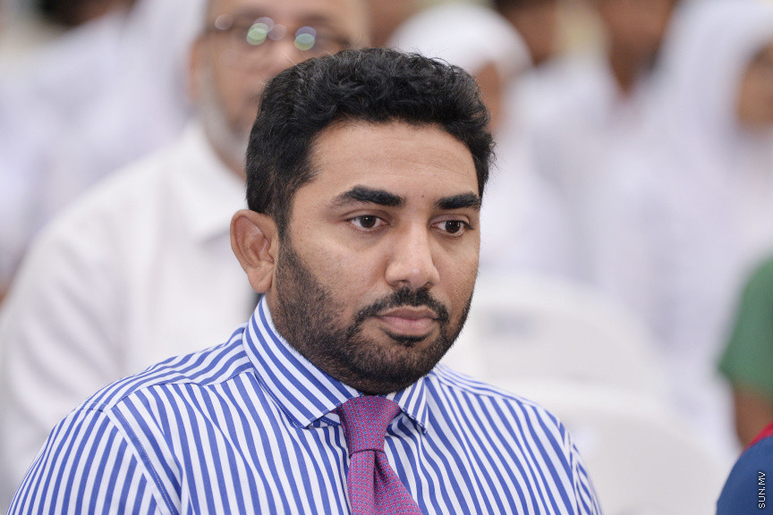 ފެބްރުއަރީ 24، 2020: ހިމަބިހި އަދި ރުބެއްލާއަށް ޑޯޒް ހަމަނުކުރާ ހުރިހާ ފަރާތްތަކަށް އަމާޒުކޮށްގެން "މަވެސް ޖަހައިފިން" ނަމުގައި ގައުމީ ފެންވަރުގެ ވެކްސިން ޖެހުމުގެ ކެމްޕެއިން ފެށުމަށުގެ ގޮތުން އަމީނިއްޔާ ސުކޫލް ހޯލްގައި ބޭއްވި ރަސްމިއްޔާތުގެ ތެރެއިން -- ސަން ފޮޓޯ/ ފަޔާޒު މޫސާ