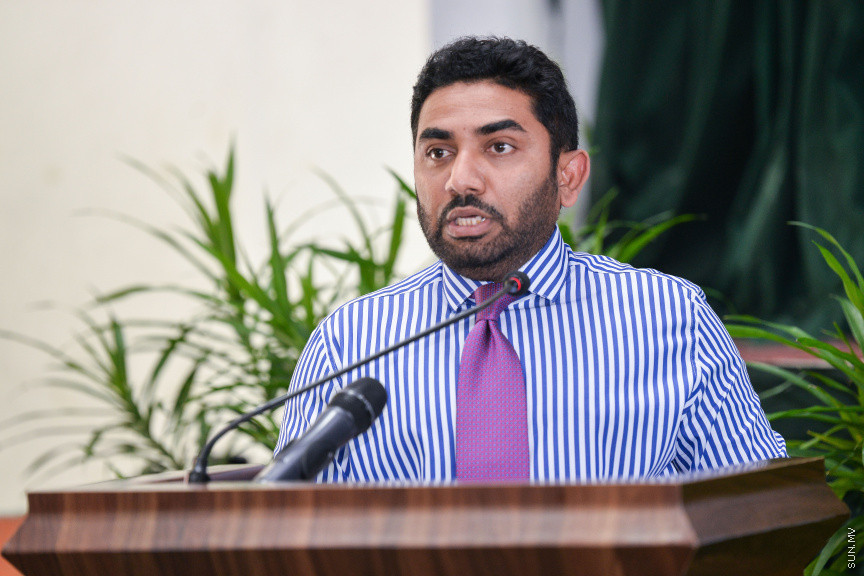 ފެބްރުއަރީ 24، 2020: ހިމަބިހި އަދި ރުބެއްލާއަށް ޑޯޒް ހަމަނުކުރާ ހުރިހާ ފަރާތްތަކަށް އަމާޒުކޮށްގެން "މަވެސް ޖަހައިފިން" ނަމުގައި ގައުމީ ފެންވަރުގެ ވެކްސިން ޖެހުމުގެ ކެމްޕެއިން ފެށުމަށުގެ ގޮތުން އަމީނިއްޔާ ސުކޫލް ހޯލްގައި ބޭއްވި ރަސްމިއްޔާތުގެ ތެރެއިން -- ސަން ފޮޓޯ/ ފަޔާޒު މޫސާ