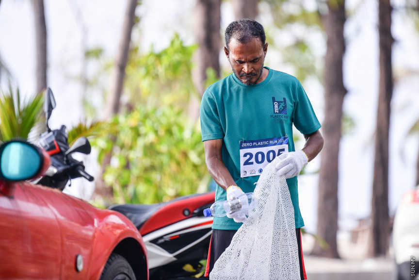 ފެބްރުއަރީ 28، 2020: ގިނަ އަދަދެއްގެ ބައިވެރިންނާއިއެކު ހުޅުމާލޭގައި ބޭއްވި ޒީރޯ ޕްލާސްޓިކް ރަންގެ ތެރެއިން -- ސަން ފޮޓޯ/ ފަޔާޒު މޫސާ