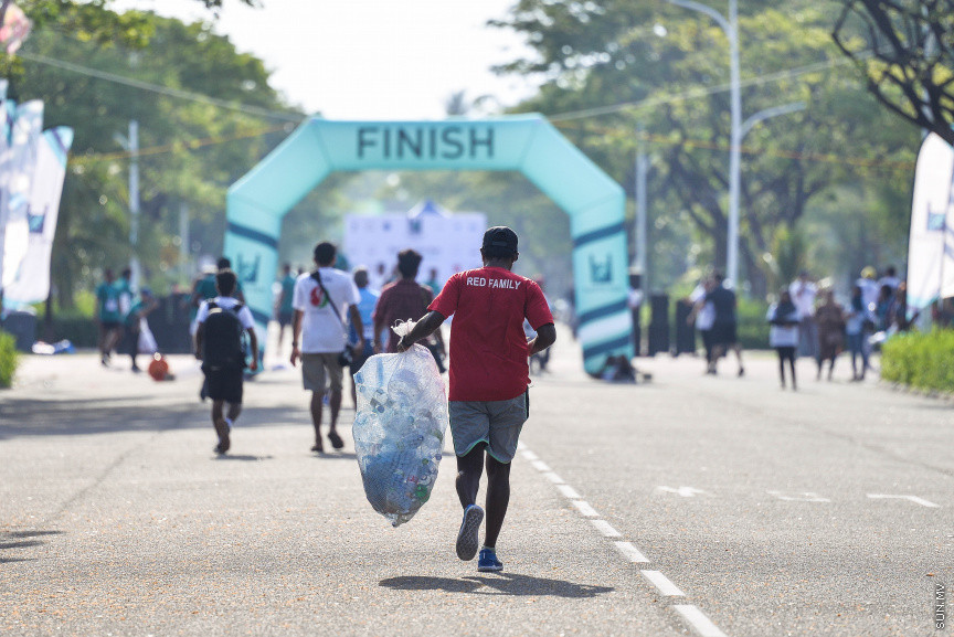 ފެބްރުއަރީ 28، 2020: ގިނަ އަދަދެއްގެ ބައިވެރިންނާއިއެކު ހުޅުމާލޭގައި ބޭއްވި ޒީރޯ ޕްލާސްޓިކް ރަންގެ ތެރެއިން -- ސަން ފޮޓޯ/ ފަޔާޒު މޫސާ