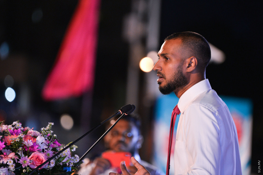 ފެބްރުއަރީ 28، 2020: ކައުންސިލް އިންތިހާބުގެ ކެމްޕެއިން ރަސްމީކޮށް ފެށުމަށް ޕީޕީއެމުން ކާނިވާ ސަރަހައްދުގައި ބޭއްވި "މީ މަގޭ ރާއްޖެ" ޖަލްސާގެ ތެރެއިން: މި ޖަލްސާގައި ގިނަ އަދަދެއްގެ މީހުން ވަނީ ބައިވެރިވެފަ -- ސަން ފޮޓޯ/ ފަޔާޒު މޫސާ