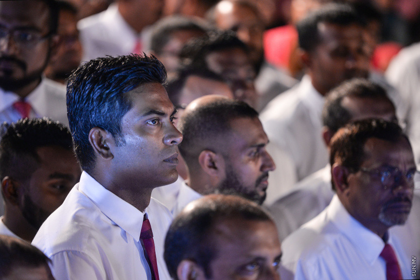 ފެބްރުއަރީ 28، 2020: ކައުންސިލް އިންތިހާބުގެ ކެމްޕެއިން ރަސްމީކޮށް ފެށުމަށް ޕީޕީއެމުން ކާނިވާ ސަރަހައްދުގައި ބޭއްވި "މީ މަގޭ ރާއްޖެ" ޖަލްސާގެ ތެރެއިން: މި ޖަލްސާގައި ގިނަ އަދަދެއްގެ މީހުން ވަނީ ބައިވެރިވެފަ -- ސަން ފޮޓޯ/ ފަޔާޒު މޫސާ
