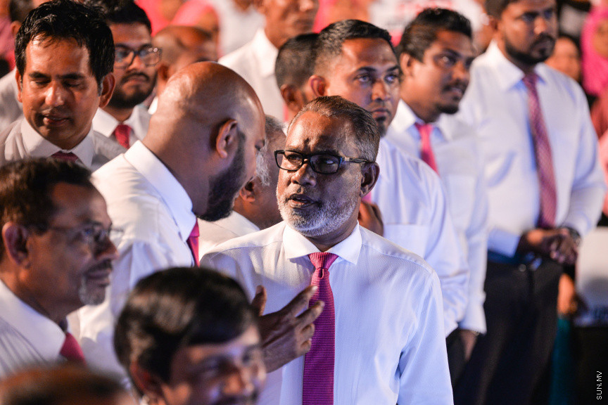 ފެބްރުއަރީ 28، 2020: ކައުންސިލް އިންތިހާބުގެ ކެމްޕެއިން ރަސްމީކޮށް ފެށުމަށް ޕީޕީއެމުން ކާނިވާ ސަރަހައްދުގައި ބޭއްވި "މީ މަގޭ ރާއްޖެ" ޖަލްސާގެ ތެރެއިން: މި ޖަލްސާގައި ގިނަ އަދަދެއްގެ މީހުން ވަނީ ބައިވެރިވެފަ -- ސަން ފޮޓޯ/ ފަޔާޒު މޫސާ