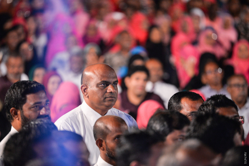 ފެބްރުއަރީ 28، 2020: ކައުންސިލް އިންތިހާބުގެ ކެމްޕެއިން ރަސްމީކޮށް ފެށުމަށް ޕީޕީއެމުން ކާނިވާ ސަރަހައްދުގައި ބޭއްވި "މީ މަގޭ ރާއްޖެ" ޖަލްސާގެ ތެރެއިން: މި ޖަލްސާގައި ގިނަ އަދަދެއްގެ މީހުން ވަނީ ބައިވެރިވެފަ -- ސަން ފޮޓޯ/ ފަޔާޒު މޫސާ