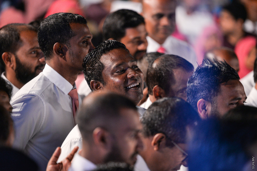 ފެބްރުއަރީ 28، 2020: ކައުންސިލް އިންތިހާބުގެ ކެމްޕެއިން ރަސްމީކޮށް ފެށުމަށް ޕީޕީއެމުން ކާނިވާ ސަރަހައްދުގައި ބޭއްވި "މީ މަގޭ ރާއްޖެ" ޖަލްސާގެ ތެރެއިން: މި ޖަލްސާގައި ގިނަ އަދަދެއްގެ މީހުން ވަނީ ބައިވެރިވެފަ -- ސަން ފޮޓޯ/ ފަޔާޒު މޫސާ