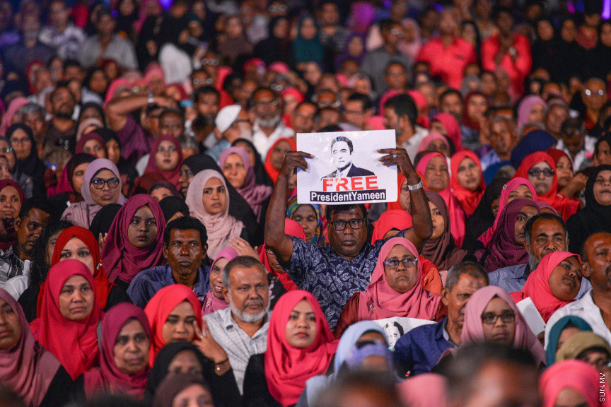 ފެބްރުއަރީ 28، 2020: ކައުންސިލް އިންތިހާބުގެ ކެމްޕެއިން ރަސްމީކޮށް ފެށުމަށް ޕީޕީއެމުން ކާނިވާ ސަރަހައްދުގައި ބޭއްވި "މީ މަގޭ ރާއްޖެ" ޖަލްސާގެ ތެރެއިން: މި ޖަލްސާގައި ގިނަ އަދަދެއްގެ މީހުން ވަނީ ބައިވެރިވެފަ -- ސަން ފޮޓޯ/ ފަޔާޒު މޫސާ