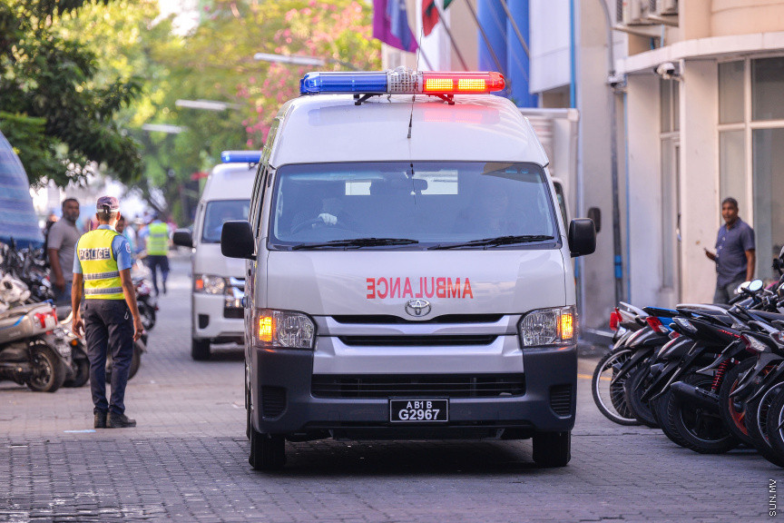 މުޅި ދުނިޔޭގައި ބާރަށް ފެތުރެމުންދާ ކޮރޯނާ ވައިރަސް ނުވަތަ ކޮވިޑް19އަށް ޝައްކުކުރެވޭ މީހަކު ރާއްޖެއިން ފެނިއްޖެ ހާލަތެއްގައި އަމަލުކުރާނެ ގޮތުގެ ޑްރިލްއެއް މާލޭގައި ކުރިއަށް ގެންދިއުން -- ސަން ފޮޓޯ/ ފަޔާޒު މޫސާ 