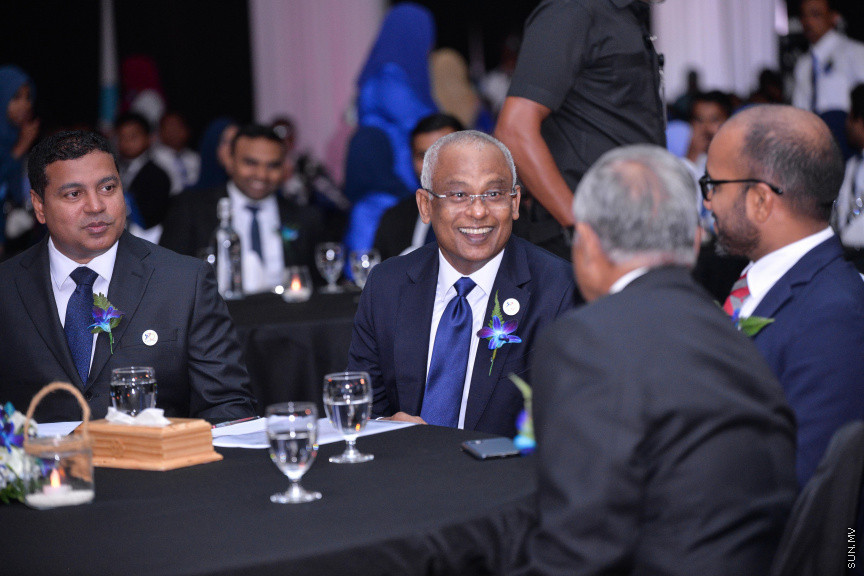 މާޗް 4، 2020: ސްޓެލްކޯއިން ކަރަންޓުގެ ހިދުމަތަށް ދޭން ފެށިތާ 70 އަހަރު ފުރުން ފާހަގަ ކުރުމަށް ދަރުބާރުގޭގައި ބޭއްވި ޖަލްސާގެ ތެރެއިން -- ސަން ފޮޓޯ/ ފަޔާޒު މޫސާ