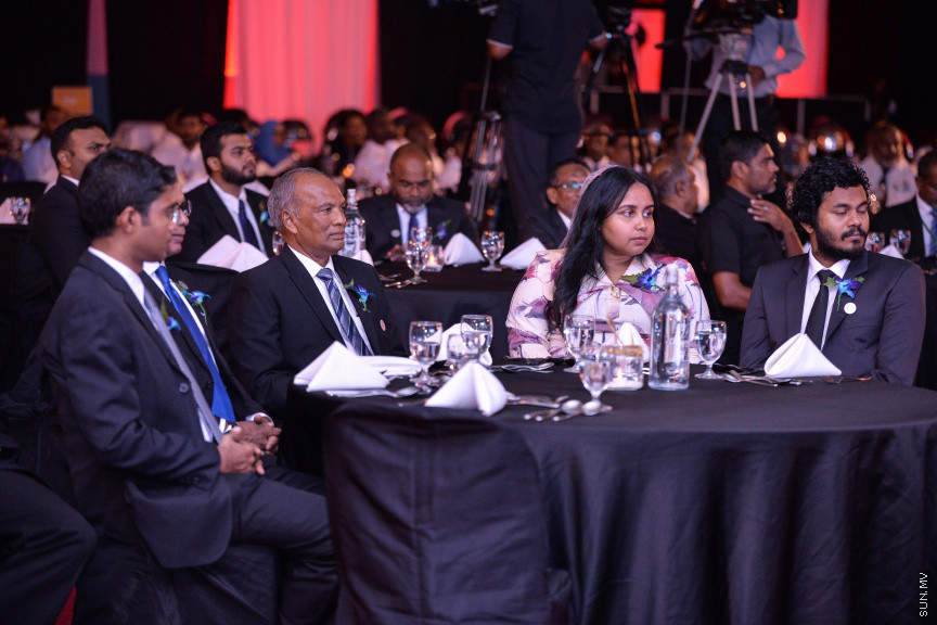 މާޗް 4، 2020: ސްޓެލްކޯއިން ކަރަންޓުގެ ހިދުމަތަށް ދޭން ފެށިތާ 70 އަހަރު ފުރުން ފާހަގަ ކުރުމަށް ދަރުބާރުގޭގައި ބޭއްވި ޖަލްސާގެ ތެރެއިން -- ސަން ފޮޓޯ/ ފަޔާޒު މޫސާ