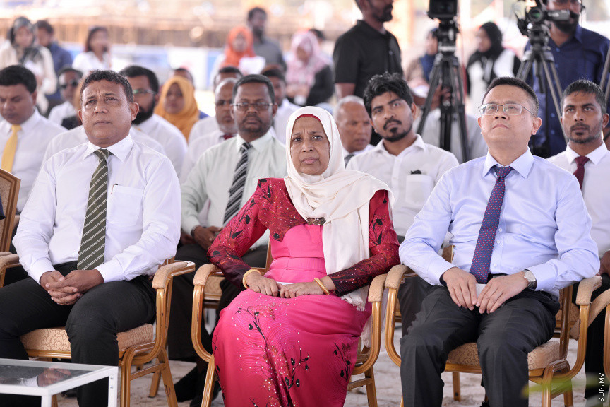 މާޗް 10، 2020: ހުޅުމާލޭ ފޭސް 2ގައި އިމާރާތްކުރާ 1،700 ހައުސިން ޔުނިޓުގެ ބިންގާ އެޅުމަށް ބޭއްވި ރަސްމިއްޔާތުގެ ތެރެއިން -- ސަން ފޮޓޯ/ ފަޔާޒު މޫސާ